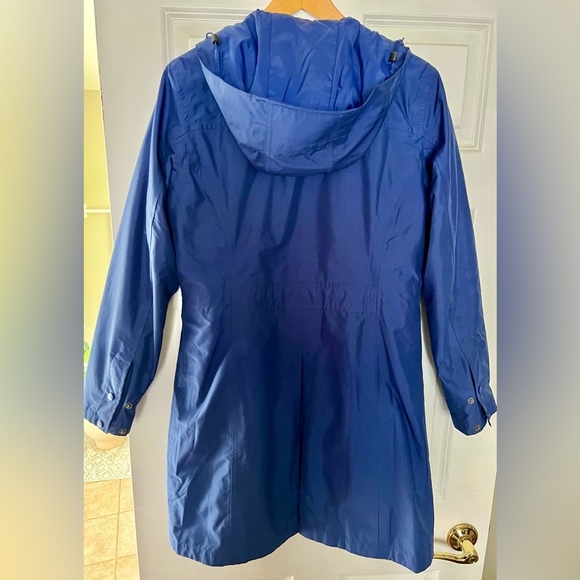 LL Bean Rain Coat w/ hood & zip out lining - Picture 3 of 5